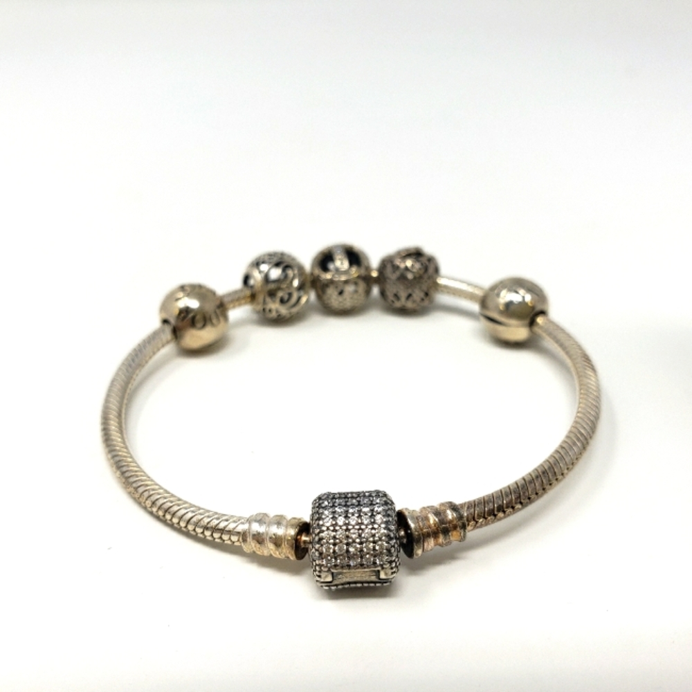 Pandora bracelet with 5 charms